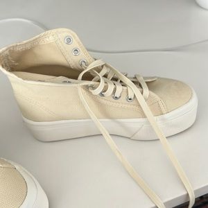 BRAND NEW NEVER BEFORE WORN SUPERGAS